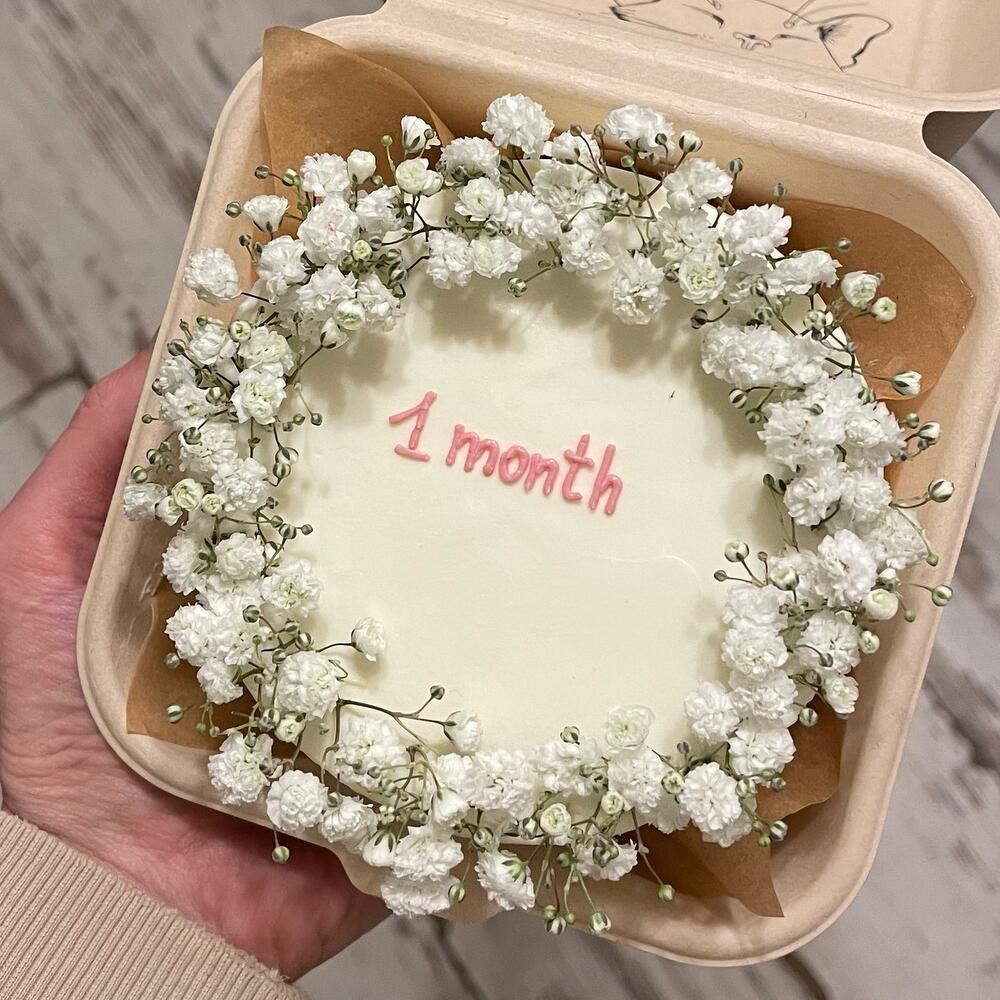 Бенто-торт «1 месяц» с гипсофилами