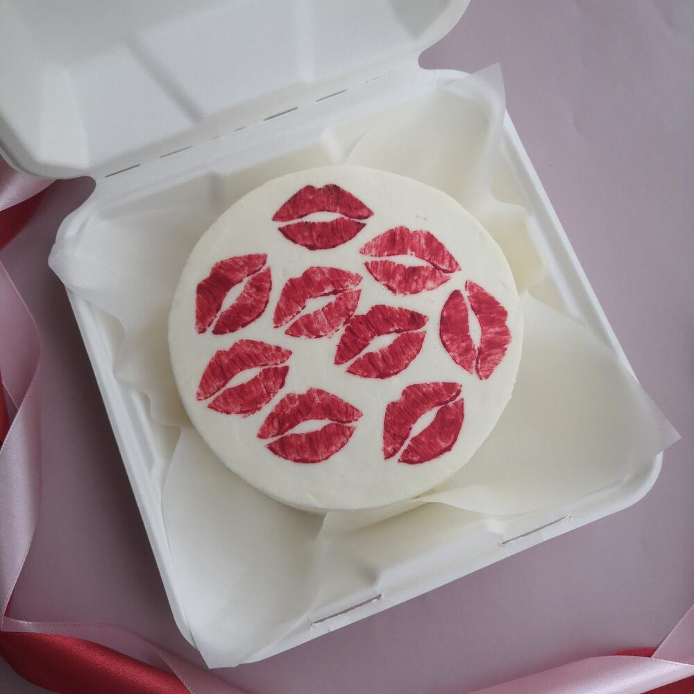 Бенто торт 11см - поцелуи (23 февраля)