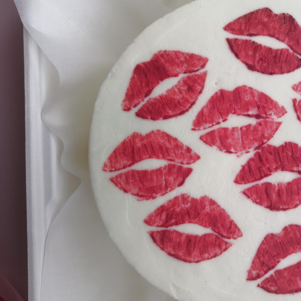 Бенто торт 14см - поцелуи ( 23 февраля)