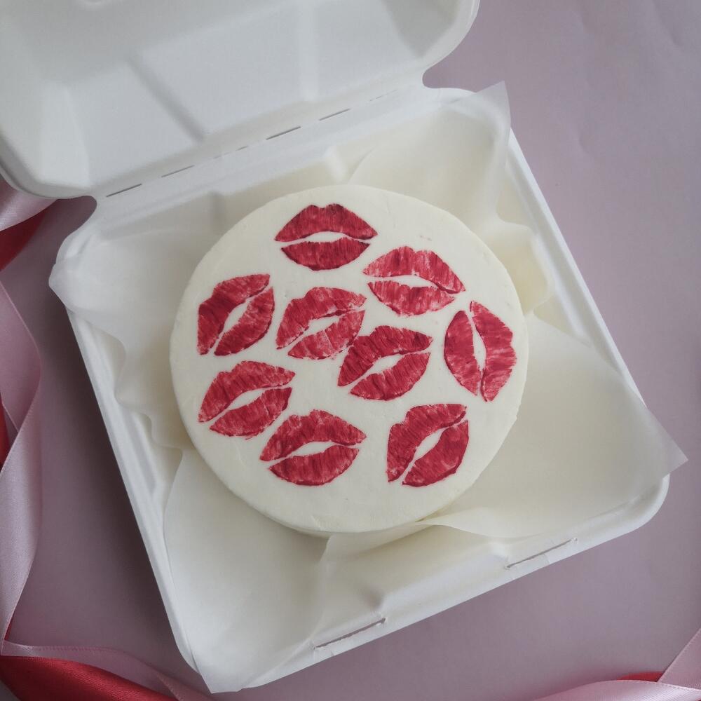 Бенто торт 14см - поцелуи ( 23 февраля)