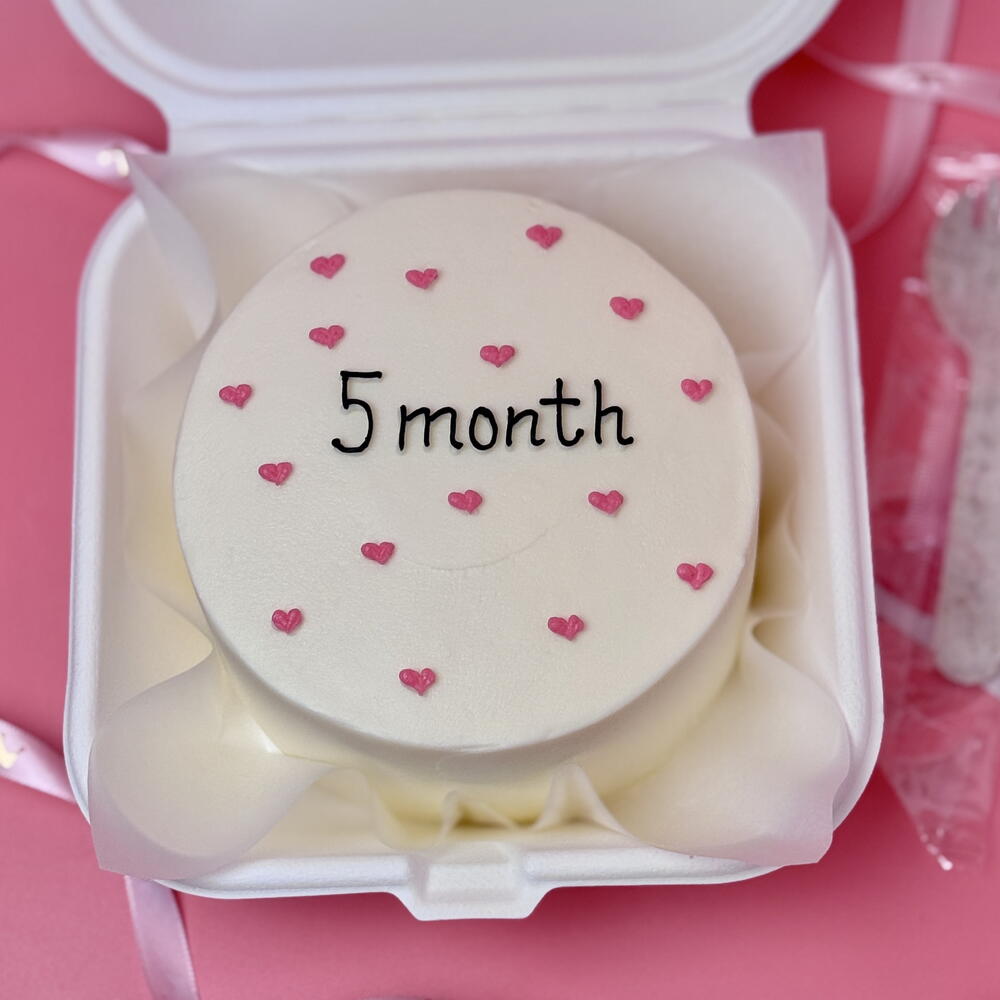 Бенто торт 5 месяцев с сердечками