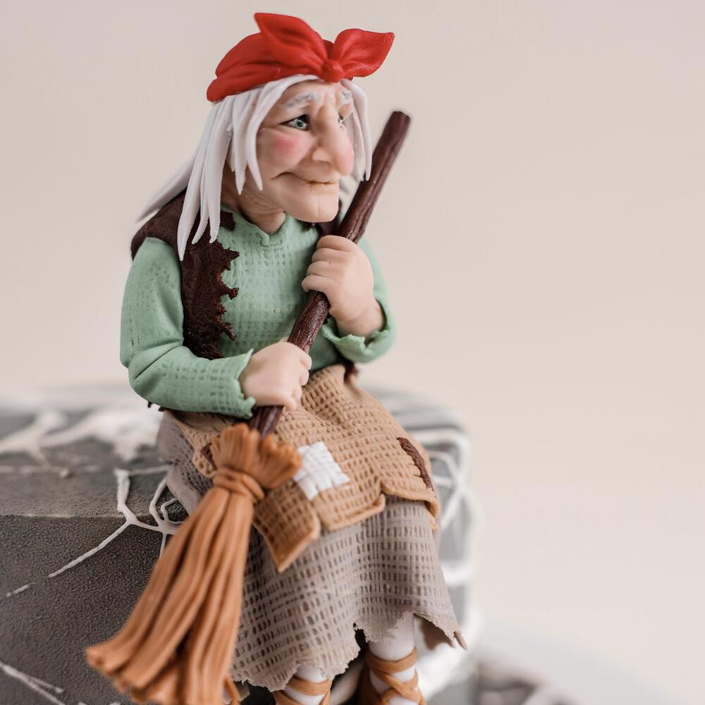 Бенто торт «Баба Яга»