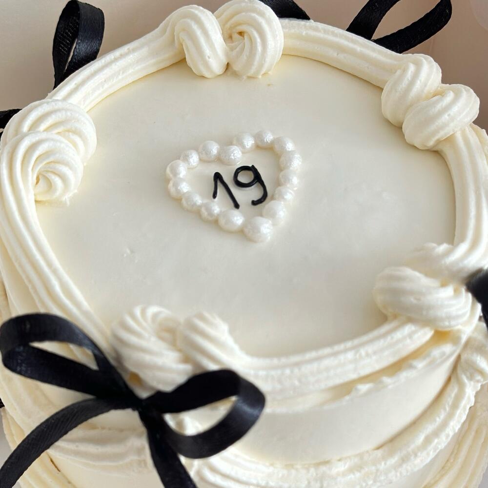 Бенто торт белый с бантиками ламбет девочке девушке подруге маме