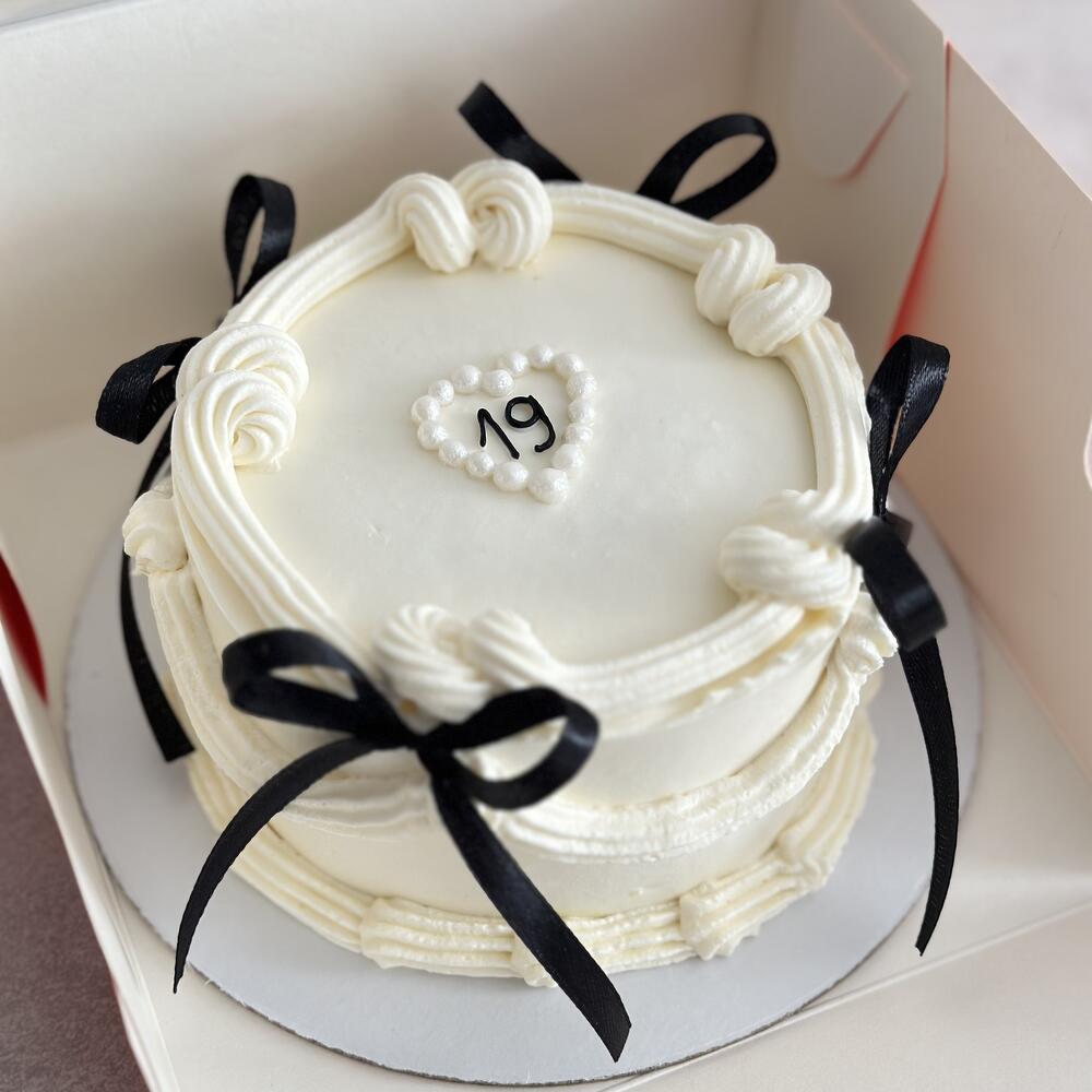 Бенто торт белый с бантиками ламбет девочке девушке подруге маме