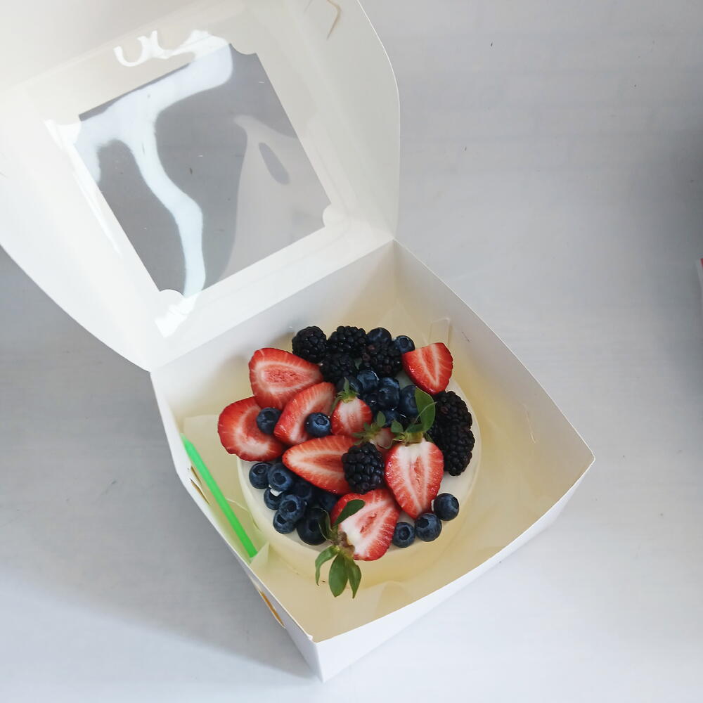 Бенто торт большой, с ягодами