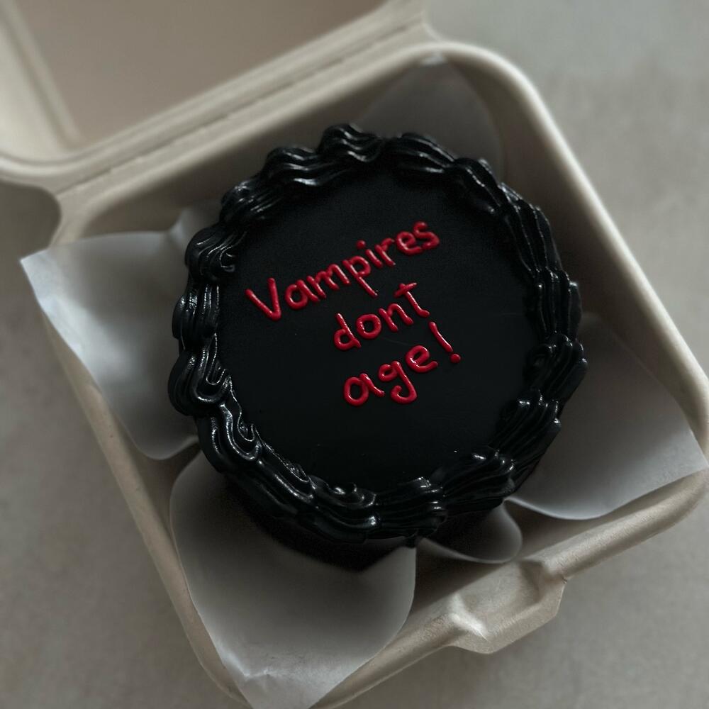 Бенто торт черный Ламбет на день рождения