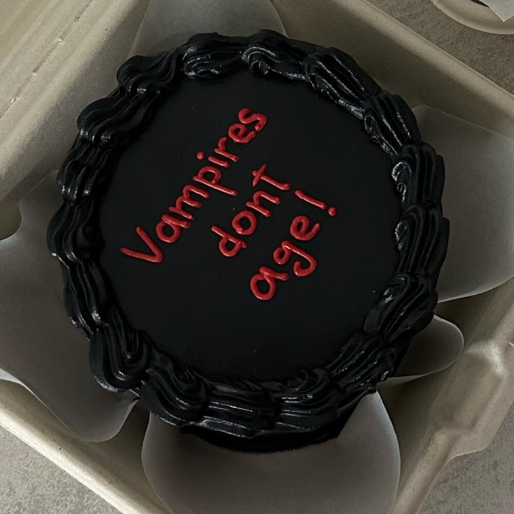 Бенто торт черный Ламбет на день рождения