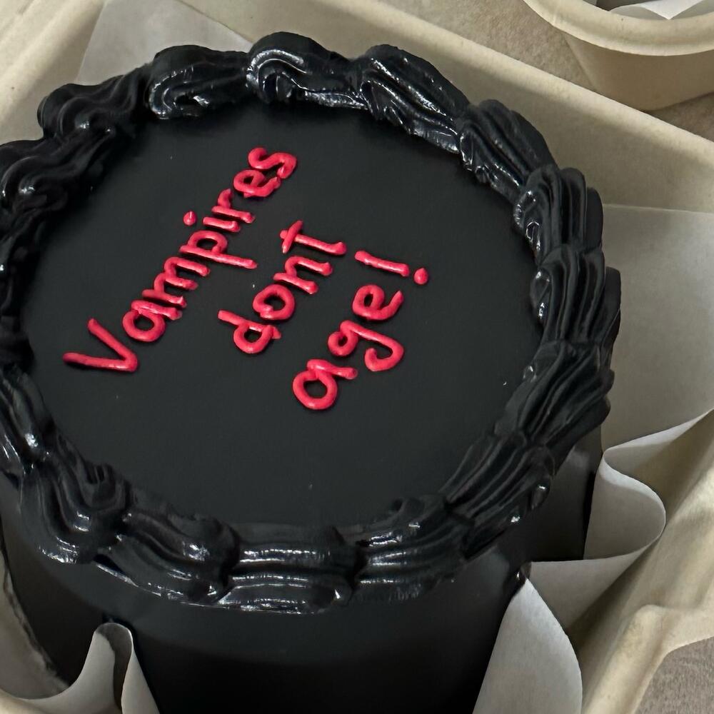 Бенто торт черный Ламбет на день рождения