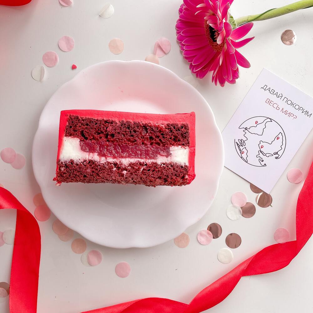 Бенто торт черный с надписью «Happy birthday и ягодами