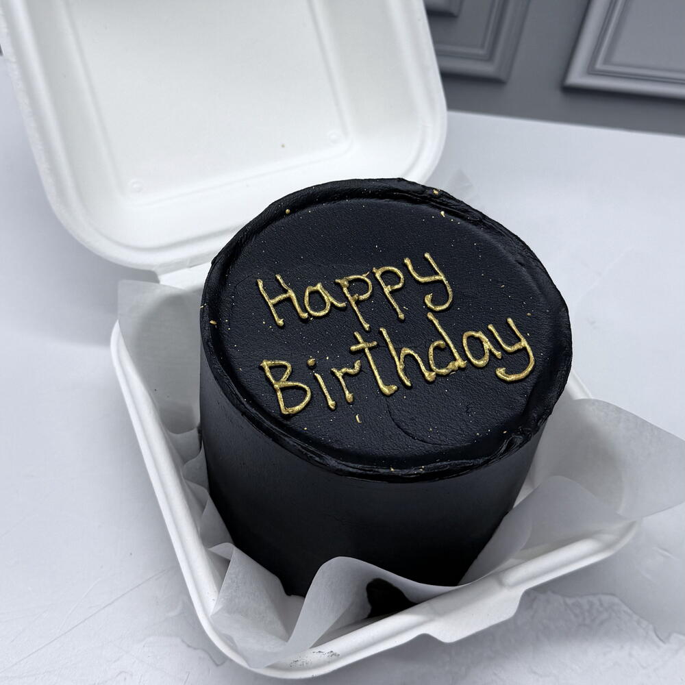 Бенто торт черный с золотом