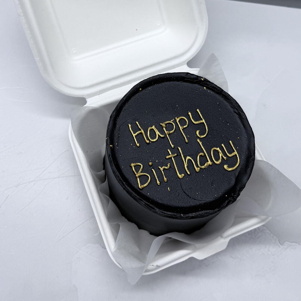 Бенто торт черный с золотом