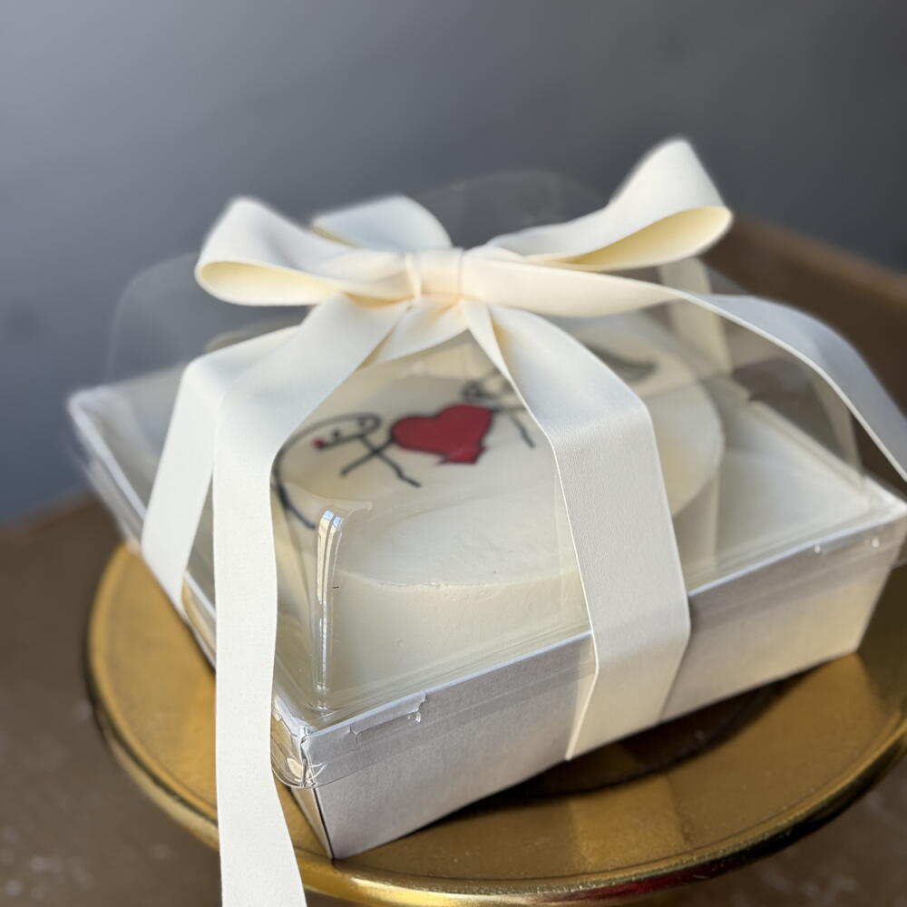 Бенто торт «Держим сердечко»