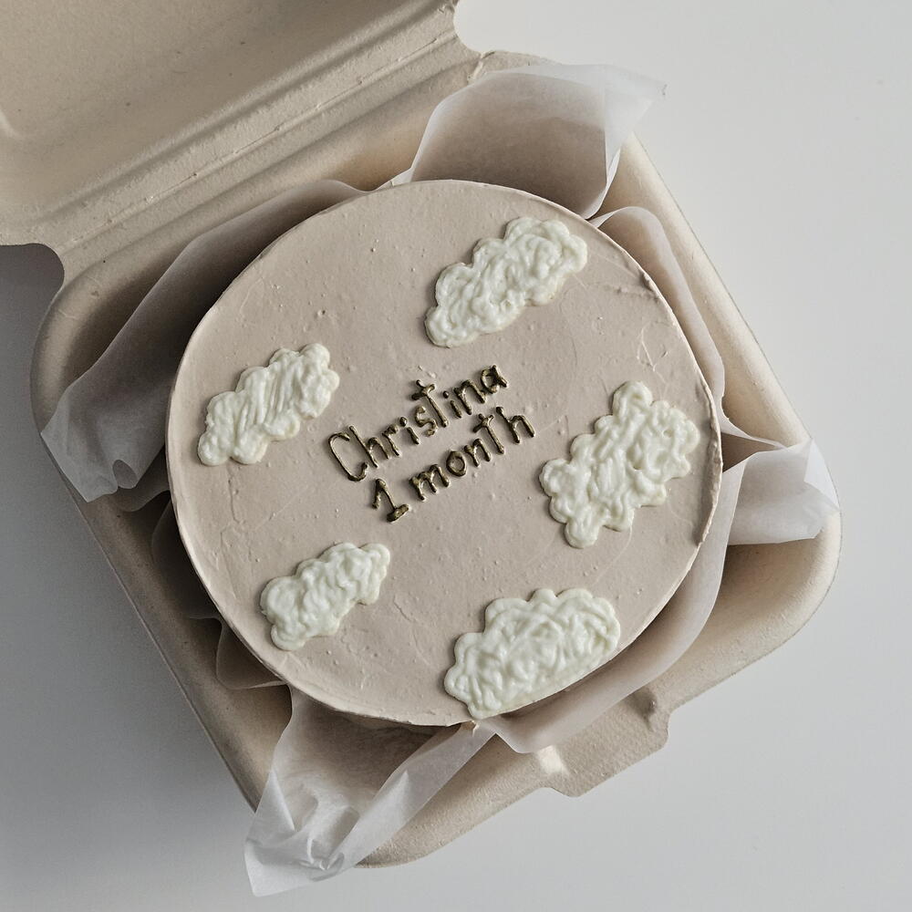 Бенто торт детский с облачками на каждый месяц