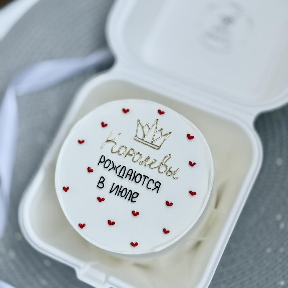 Бенто торт девушке подруге сестре любимой жене королеве на день рождения «королевы рождаются (месяц можно поменять)»