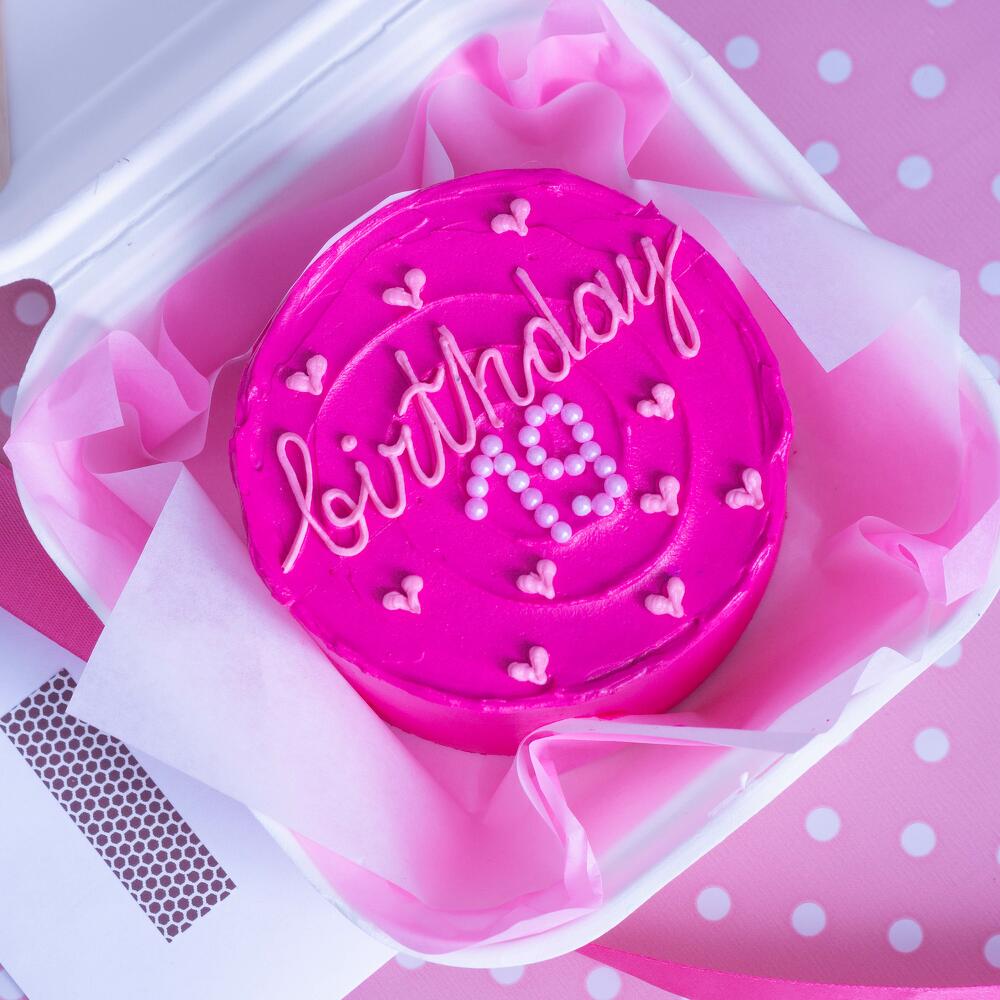 Бенто-торт девушке в цветах Барби