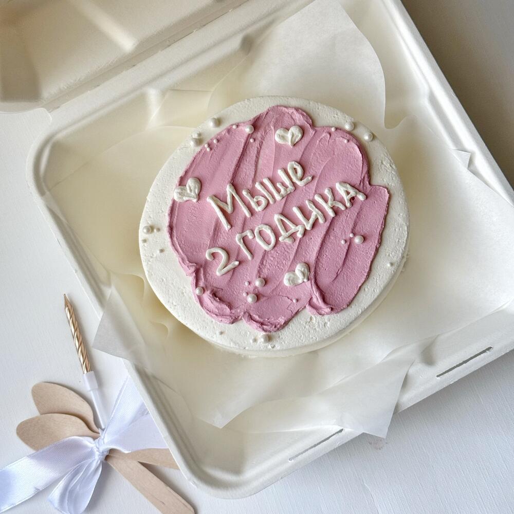 Бенто торт для девочки в розовых оттенках с белой надписью
