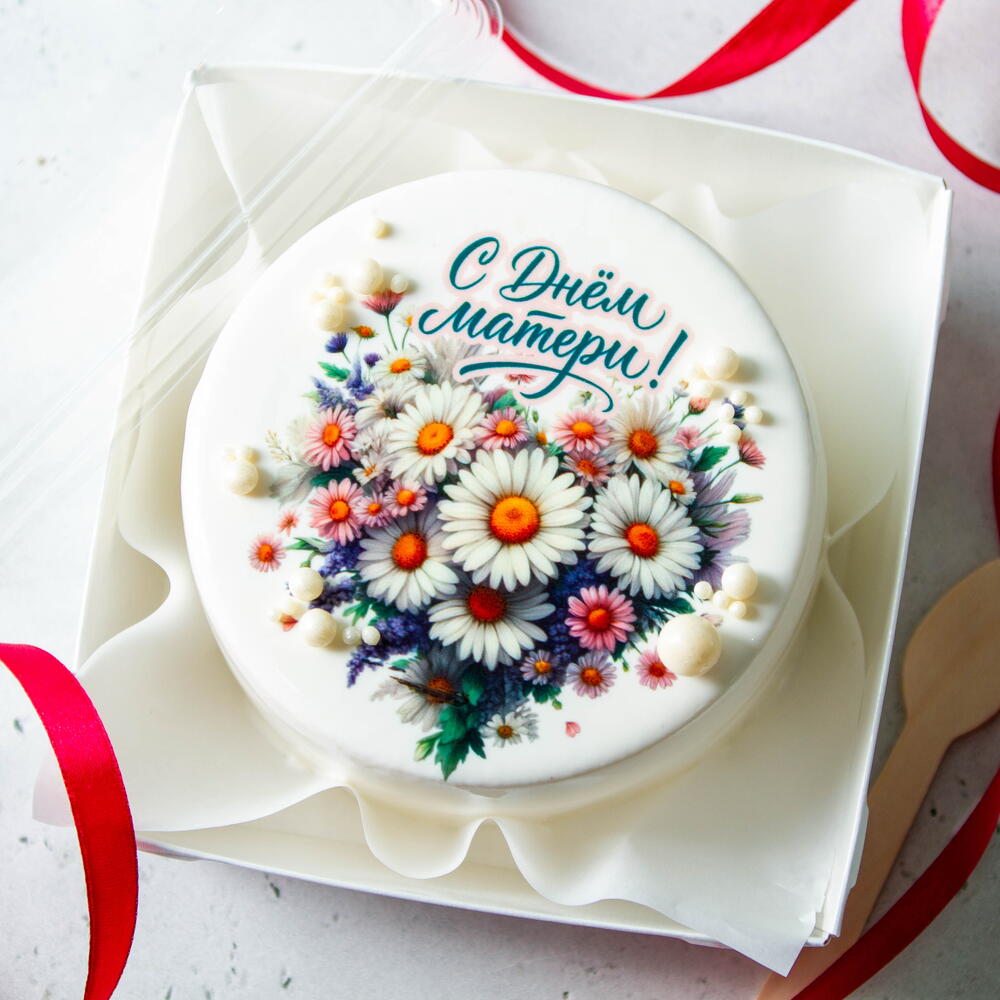 Бенто торт для мамы с букетом ромашек в виде сердца