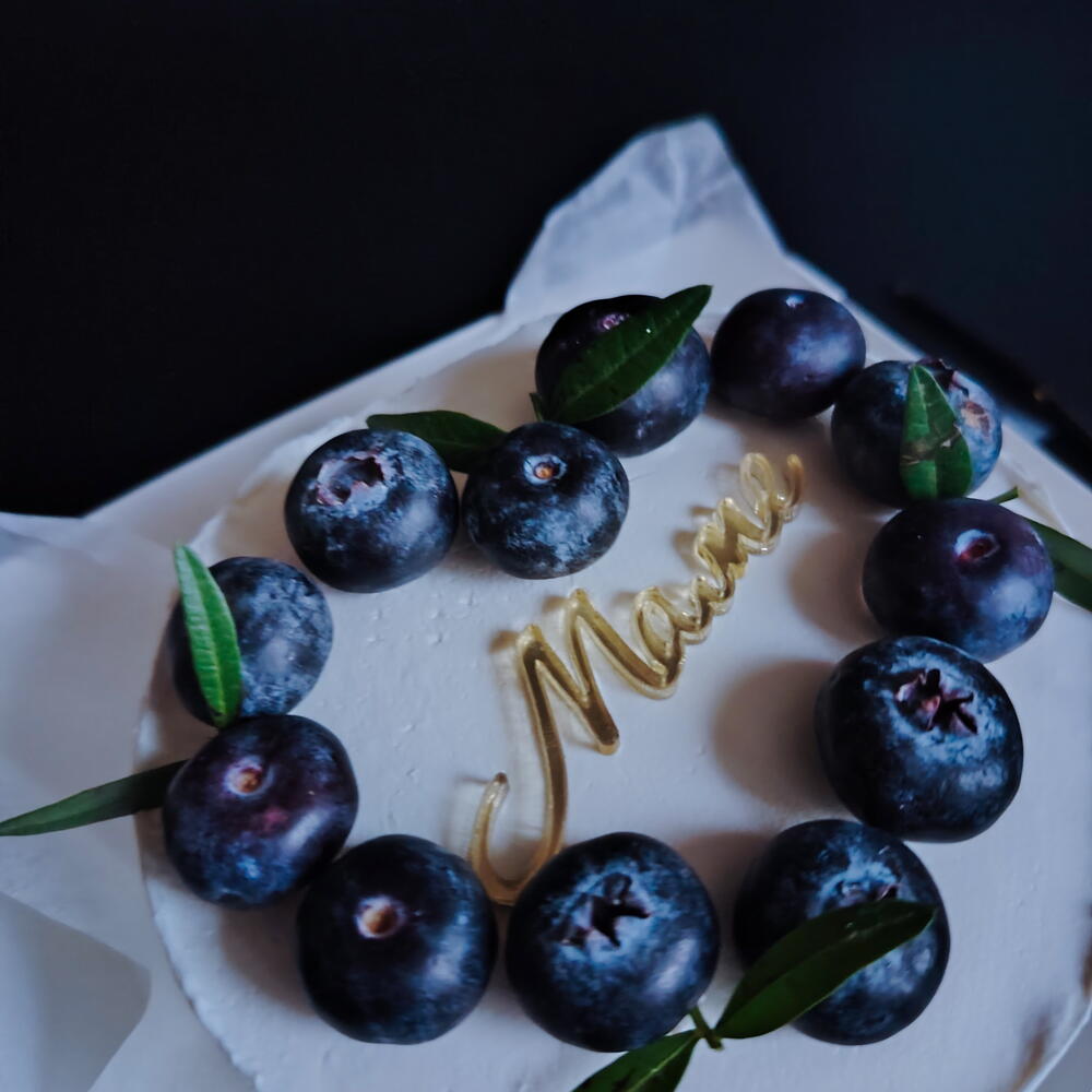 Бенто-торт для мамы с голубикой