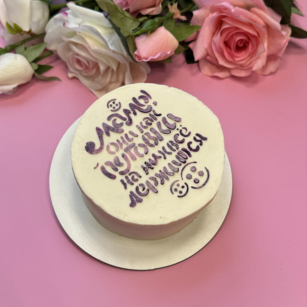 Бенто торт для мамы с надписью «мамы они как пуговки, на них все держится»