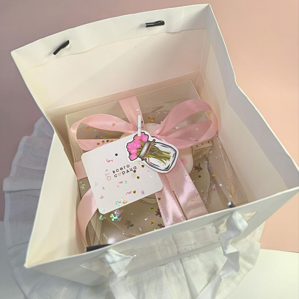 Бенто торт для мамы с ягодным оформлением, подарок на День Матери