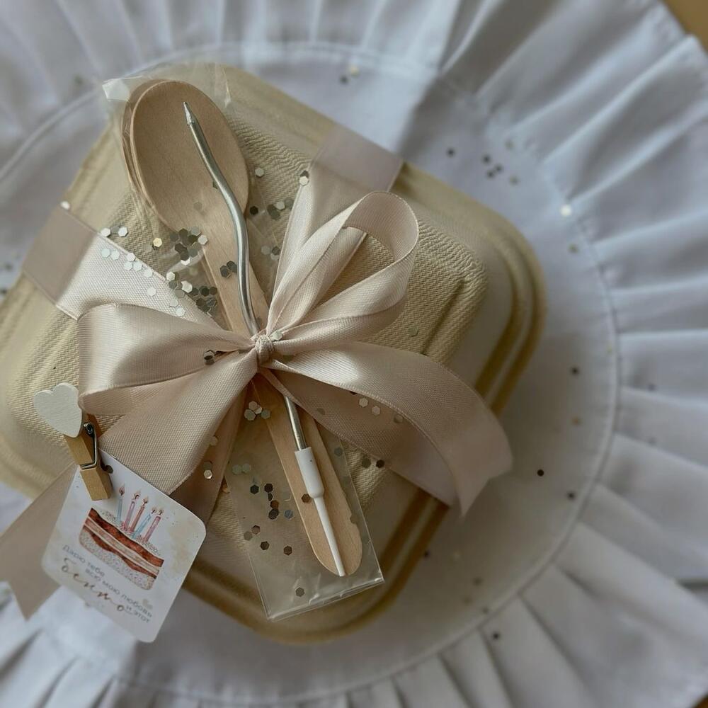 Бенто-торт для влюбленных на 14 февраля для парня «А ну быстро целуй меня»