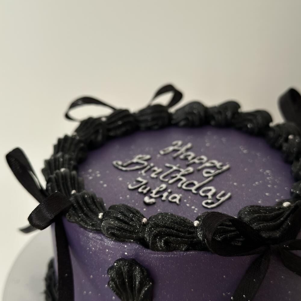 Бенто торт фиолетовый ламбет с серебряной надписью