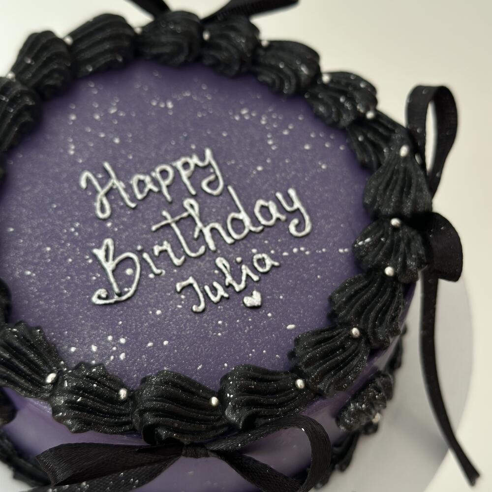 Бенто торт фиолетовый ламбет с серебряной надписью