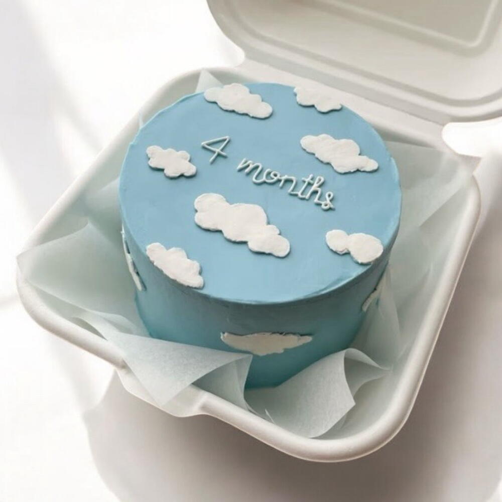 Бенто торт голубой с облаками