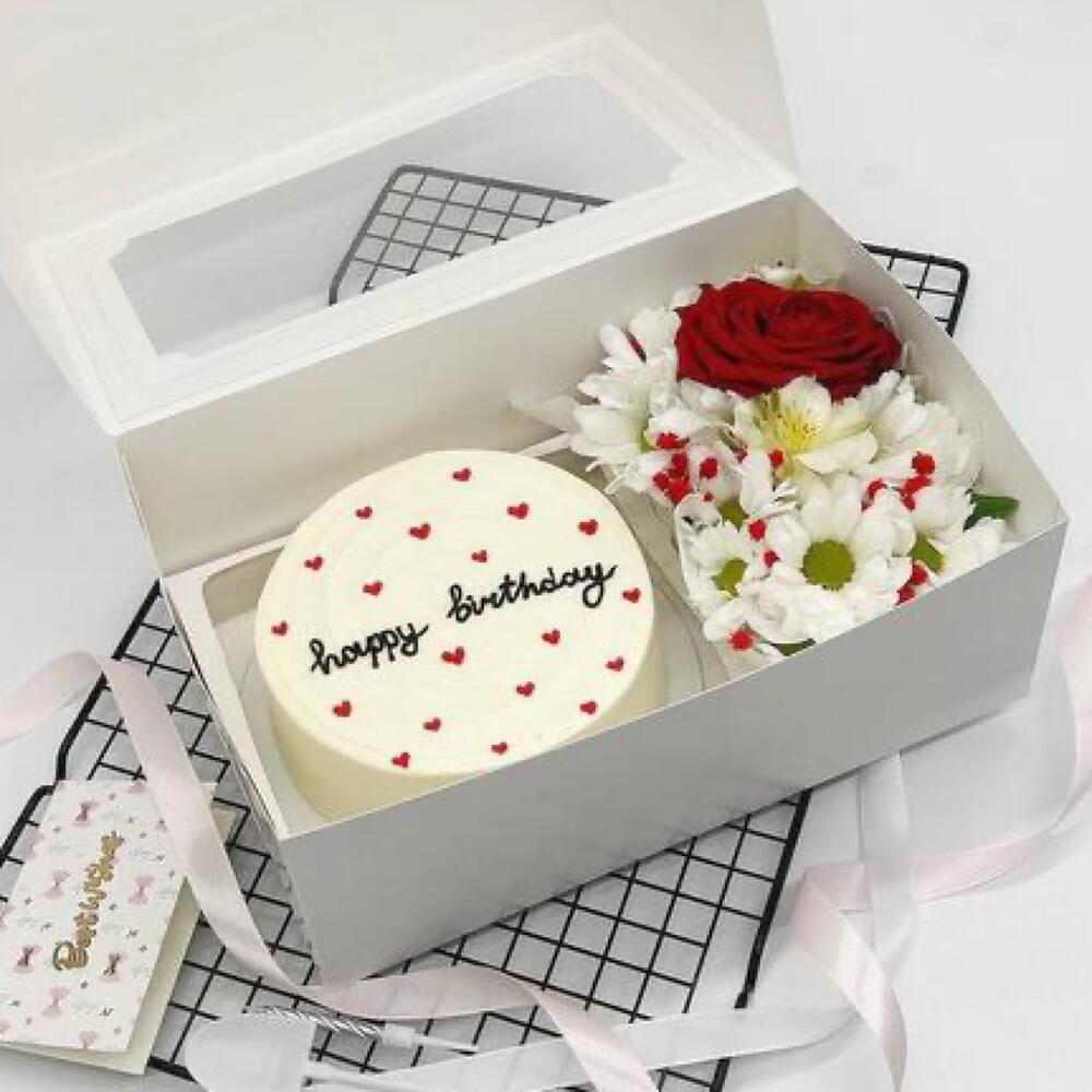 Бенто торт Happy Birthday белый с сердечками и Букетик цветов на День рождения