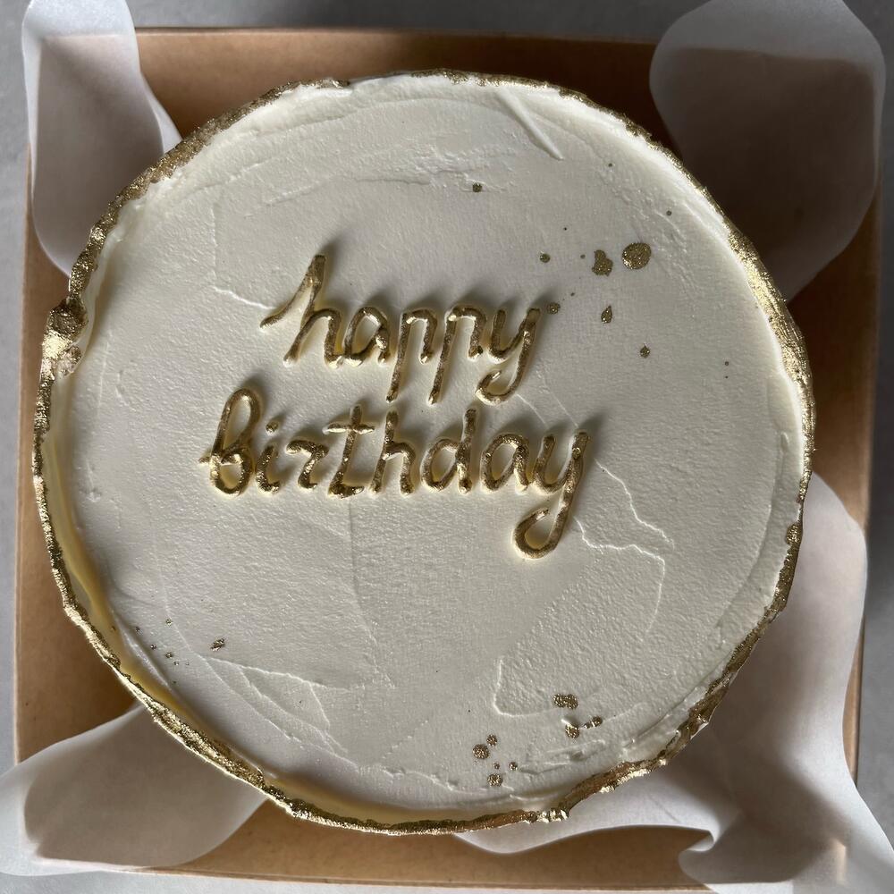 Бенто торт happy birthday белый с золотом