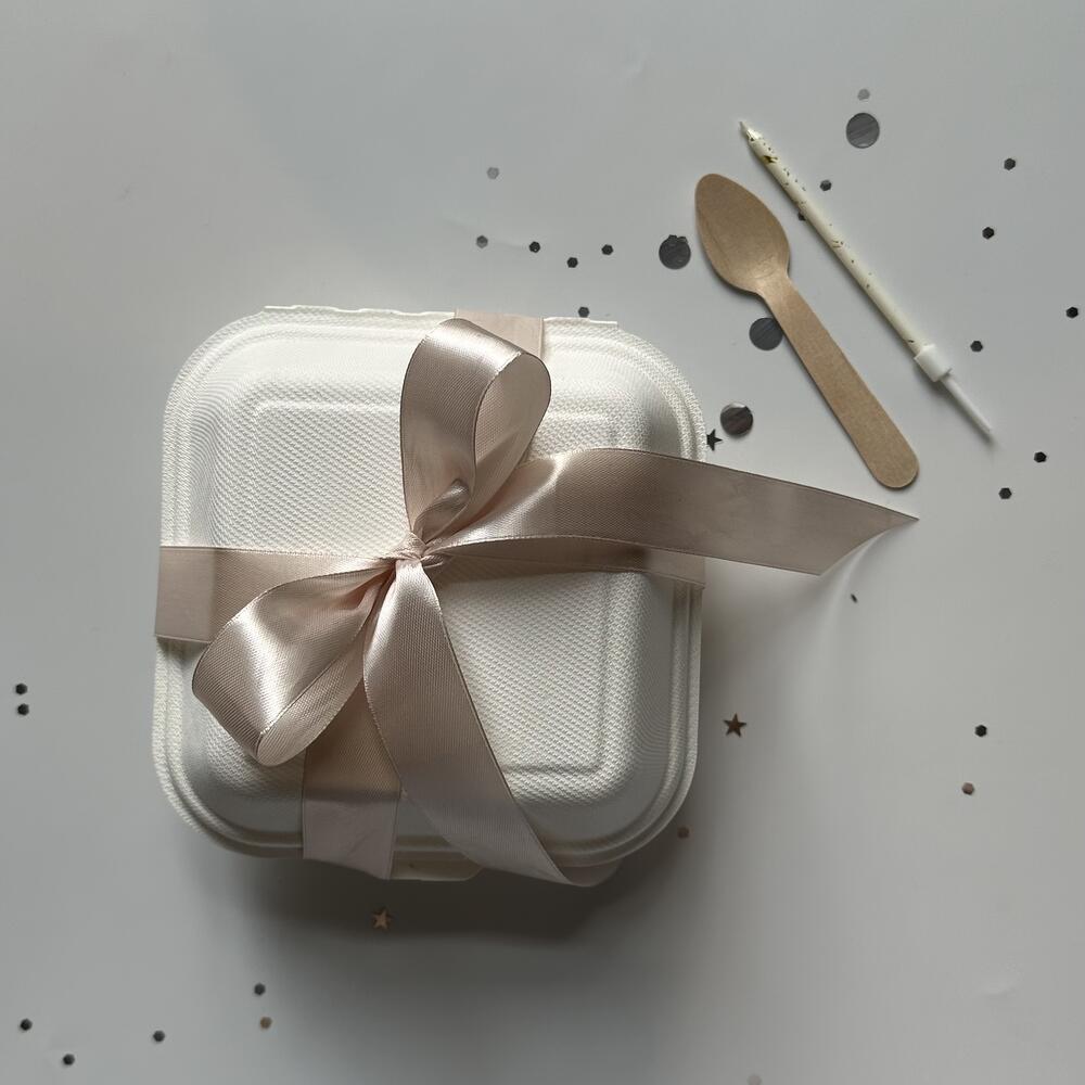 Бенто торт «happy birthday» с конфетти