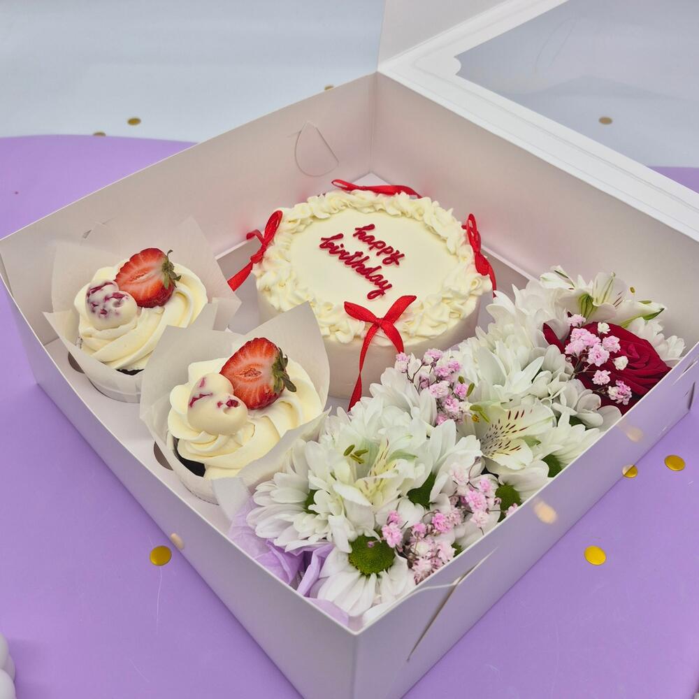 Бенто торт Happy Birthday с красными бантиками, Капкейки и Букетик цветов на День рождения