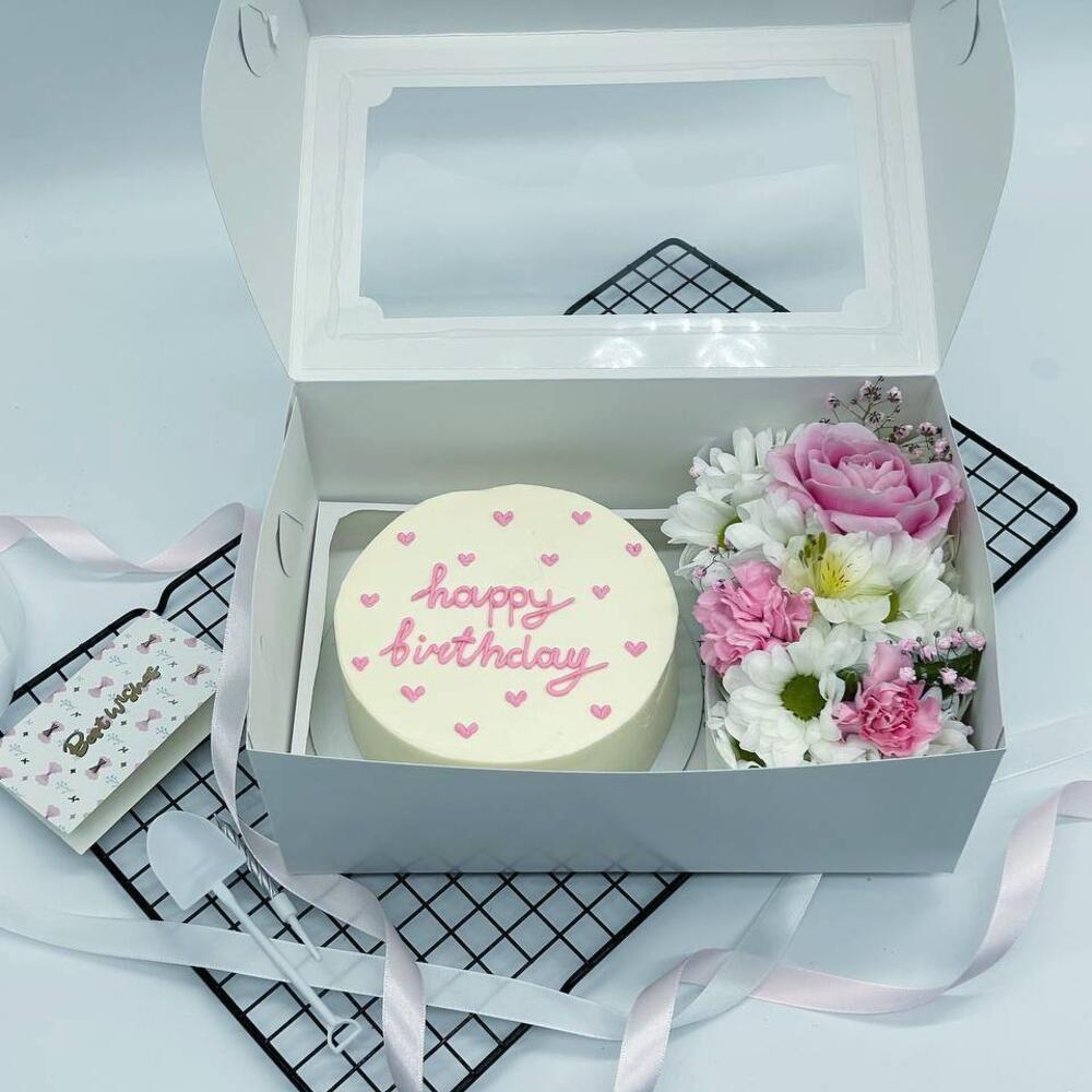 Бенто торт Happy Birthday с розовыми сердечками и Букетик цветов на День рождения