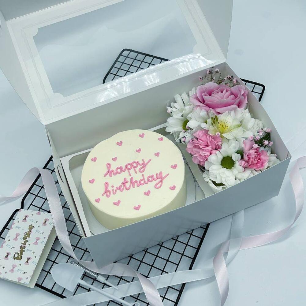 Бенто торт Happy Birthday с розовыми сердечками и Букетик цветов на День рождения