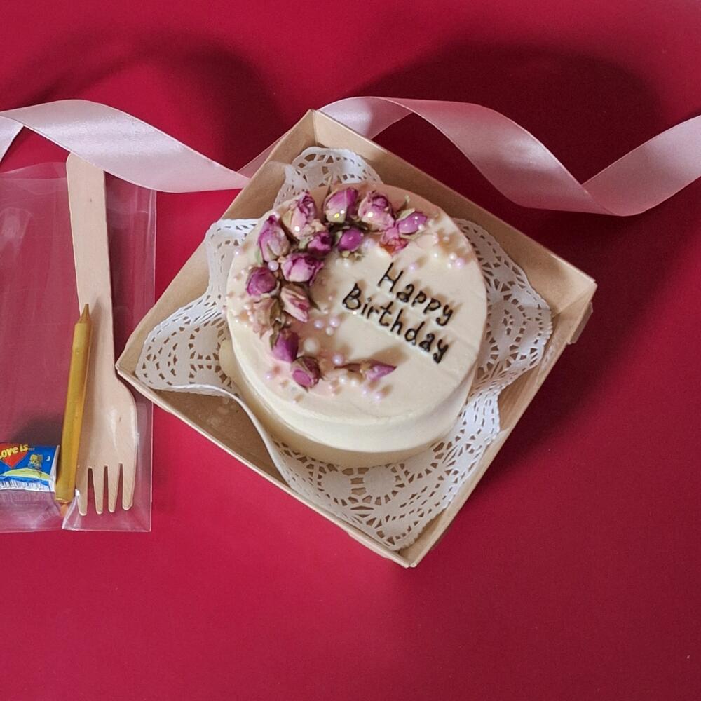 Бенто-торт "Happy Birthday" с сиреневыми розами-сухоцветами в розовых оттенках