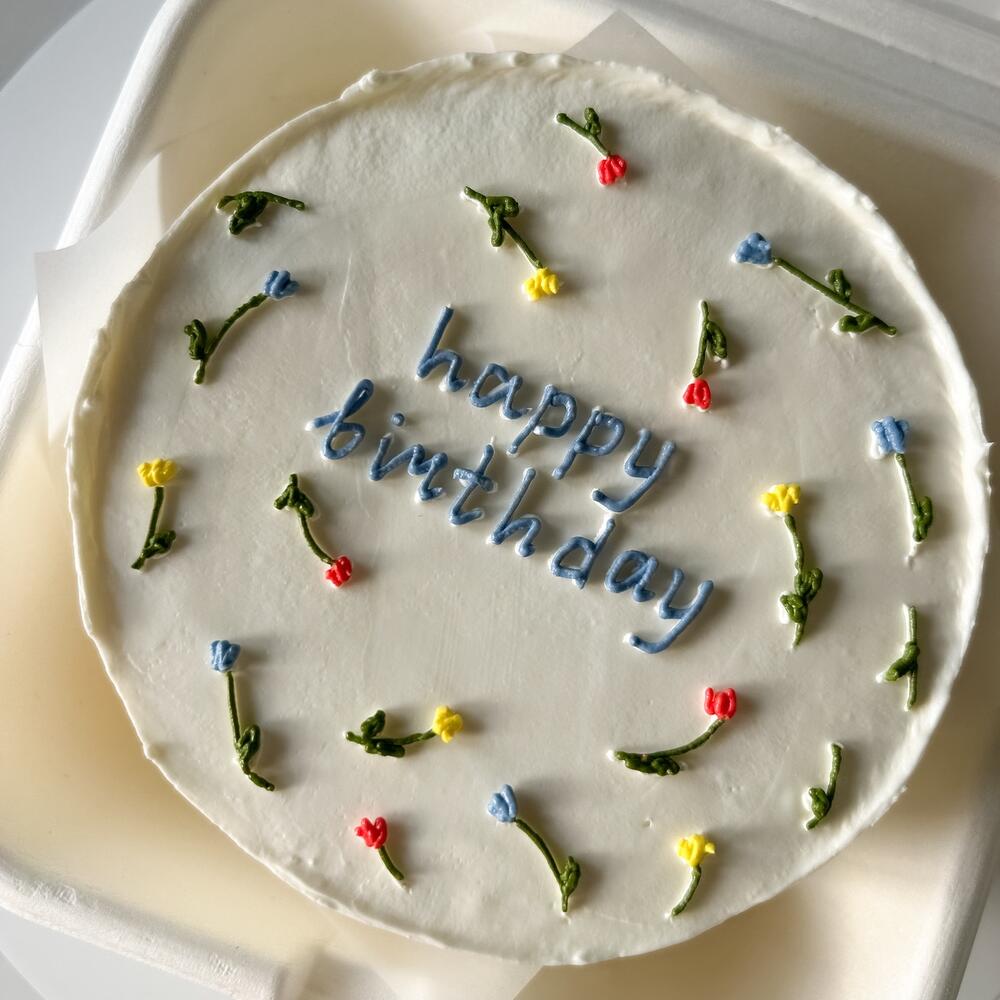 Бенто торт happy birthday с цветами
