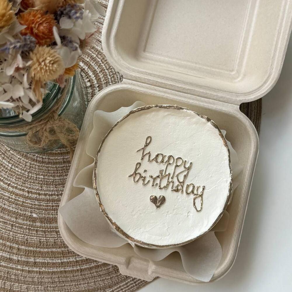 Бенто торт Happy birthday с золотым сердечком