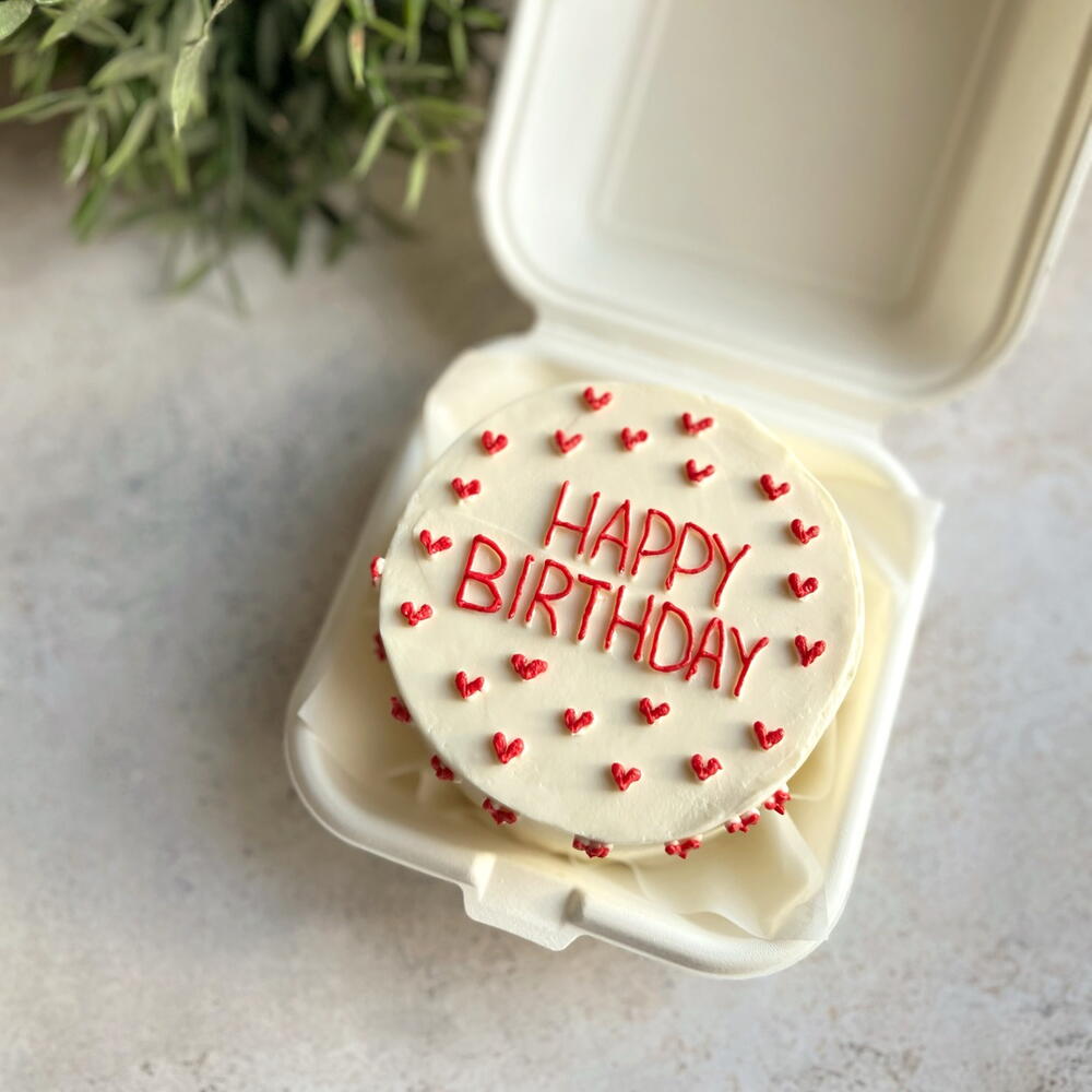 Бенто торт «happy birthday в подарок с сердечками