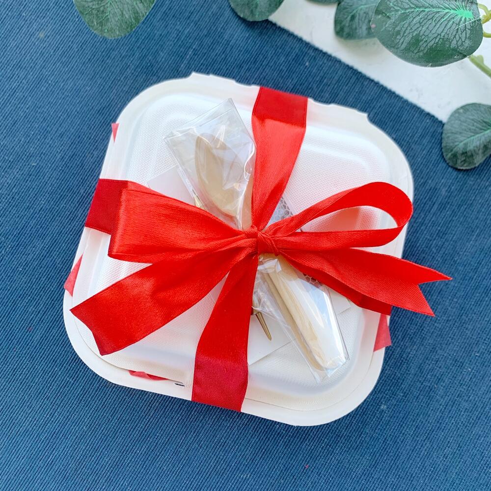 Бенто торт «Хэппи Бёздей» на день рождения с разноцветными буквами