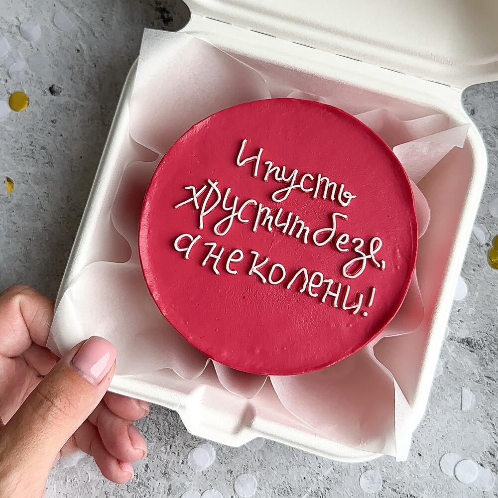 Бенто-торт хрустит безе, а не колени