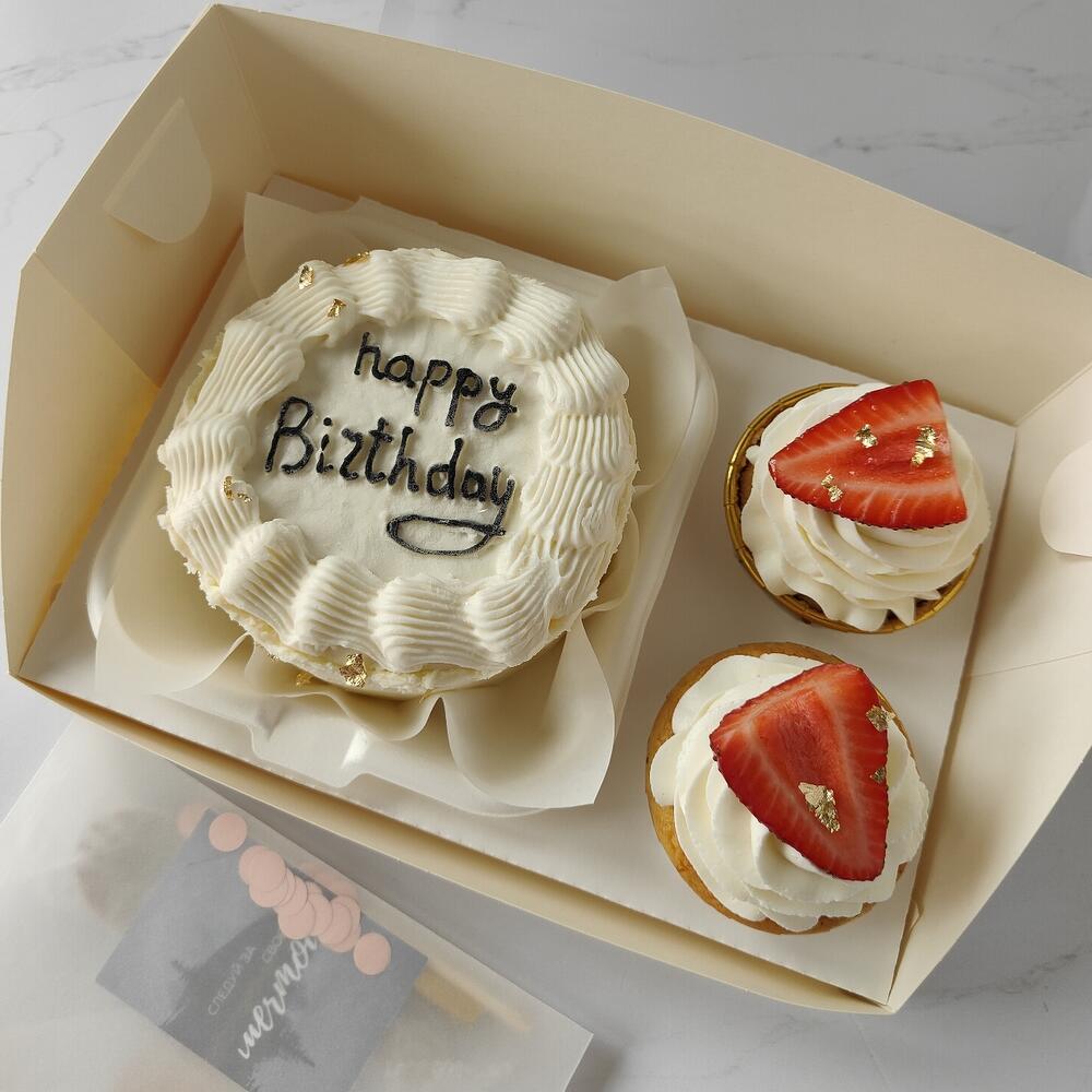 Бенто-торт и 2 капкейка С днём рождения happy birthday