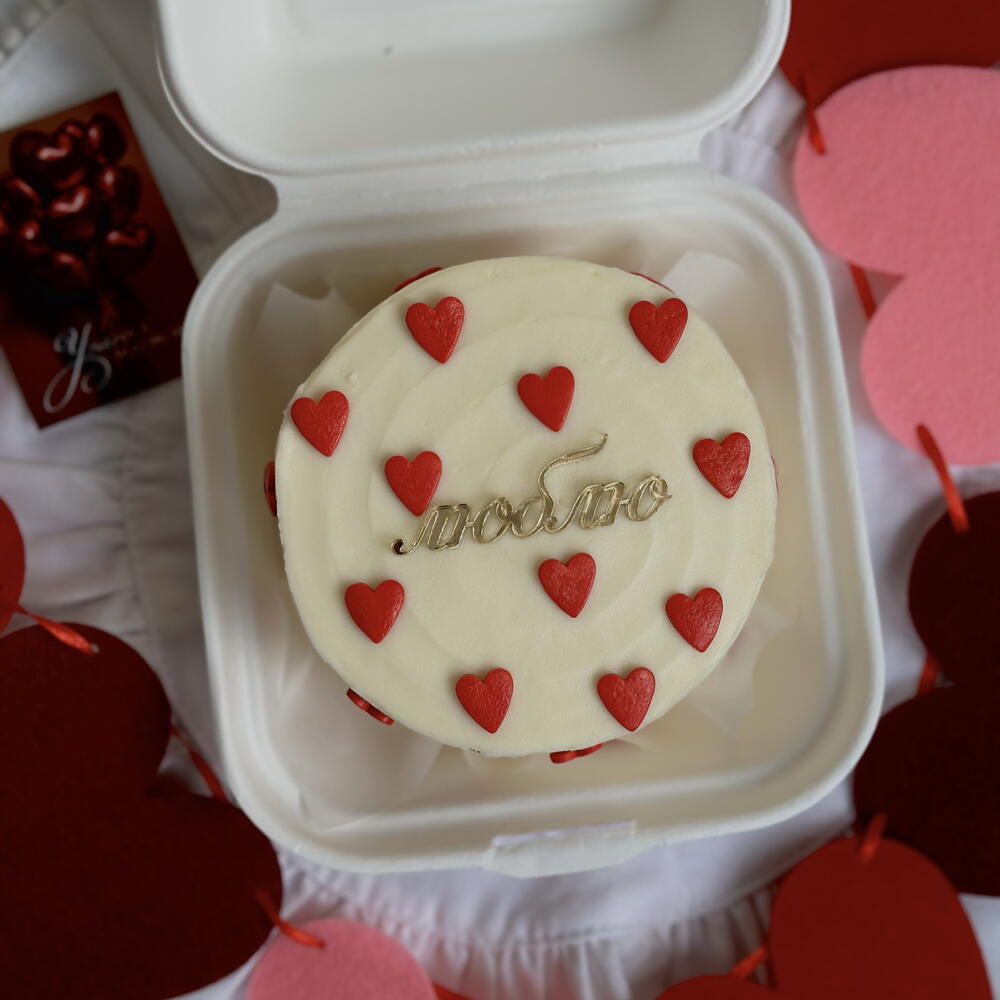 Бенто торт к 14 февраля с сахарными сердечками