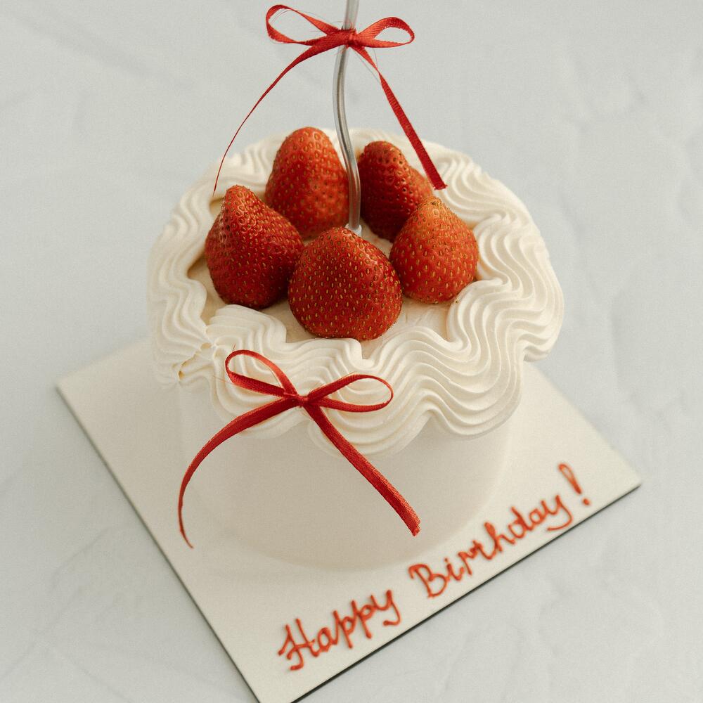 Бенто торт «Клубничка» со свечкой на день рождения,на любой праздник