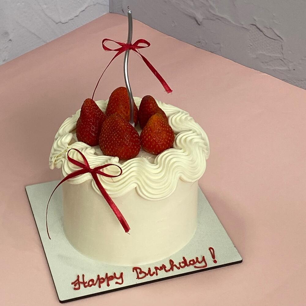 Бенто торт «Клубничка» со свечкой на день рождения,на любой праздник