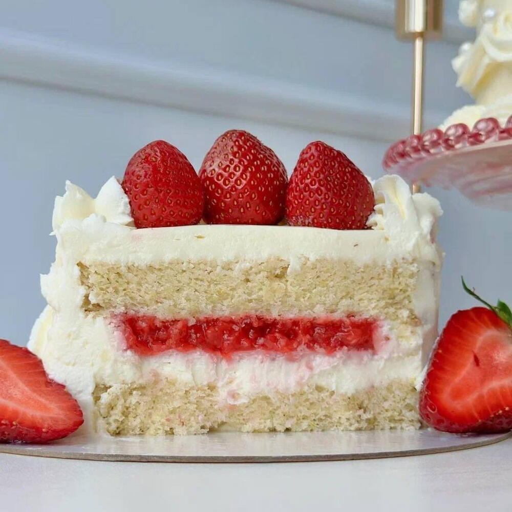 Бенто торт клубничный