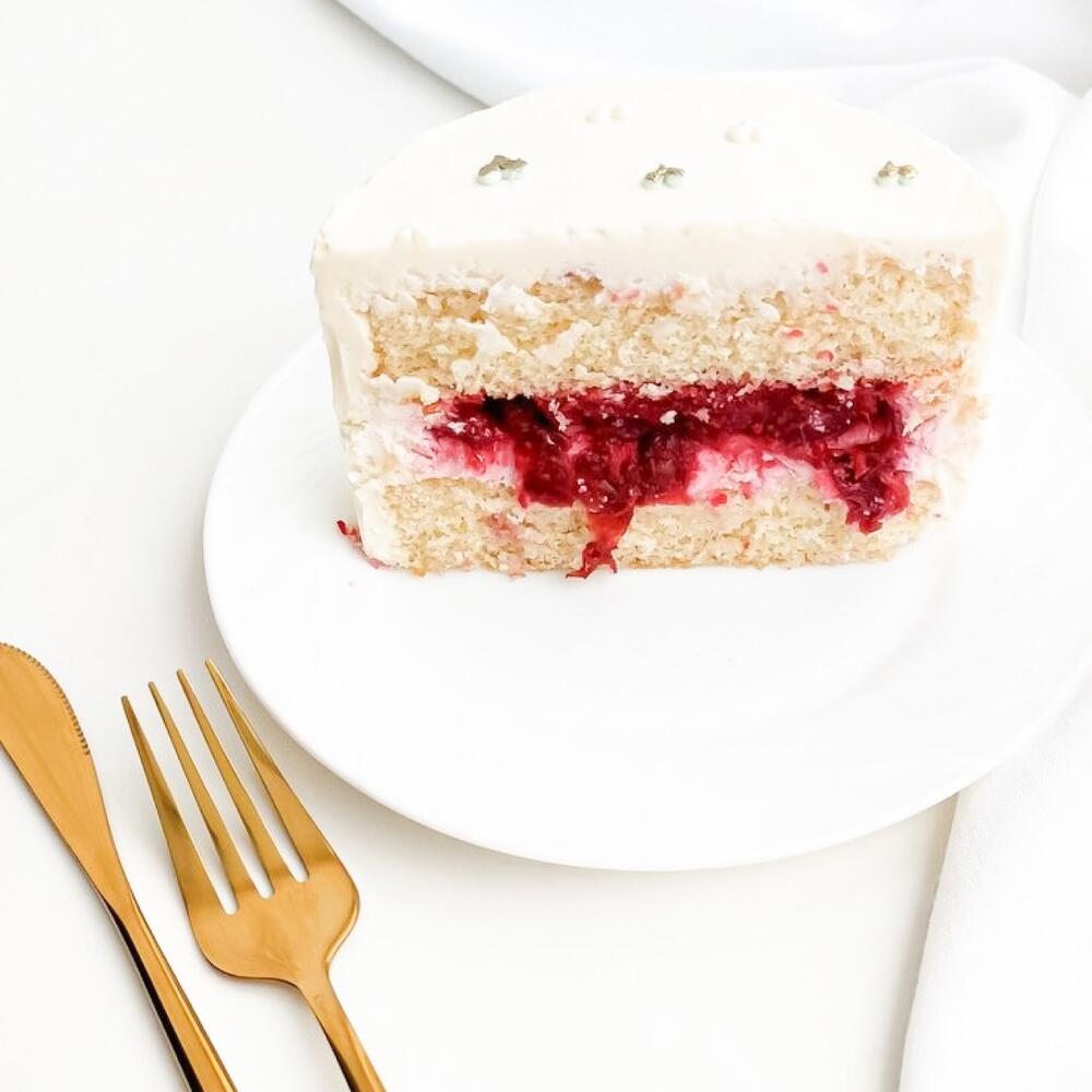 Бенто торт клубничный