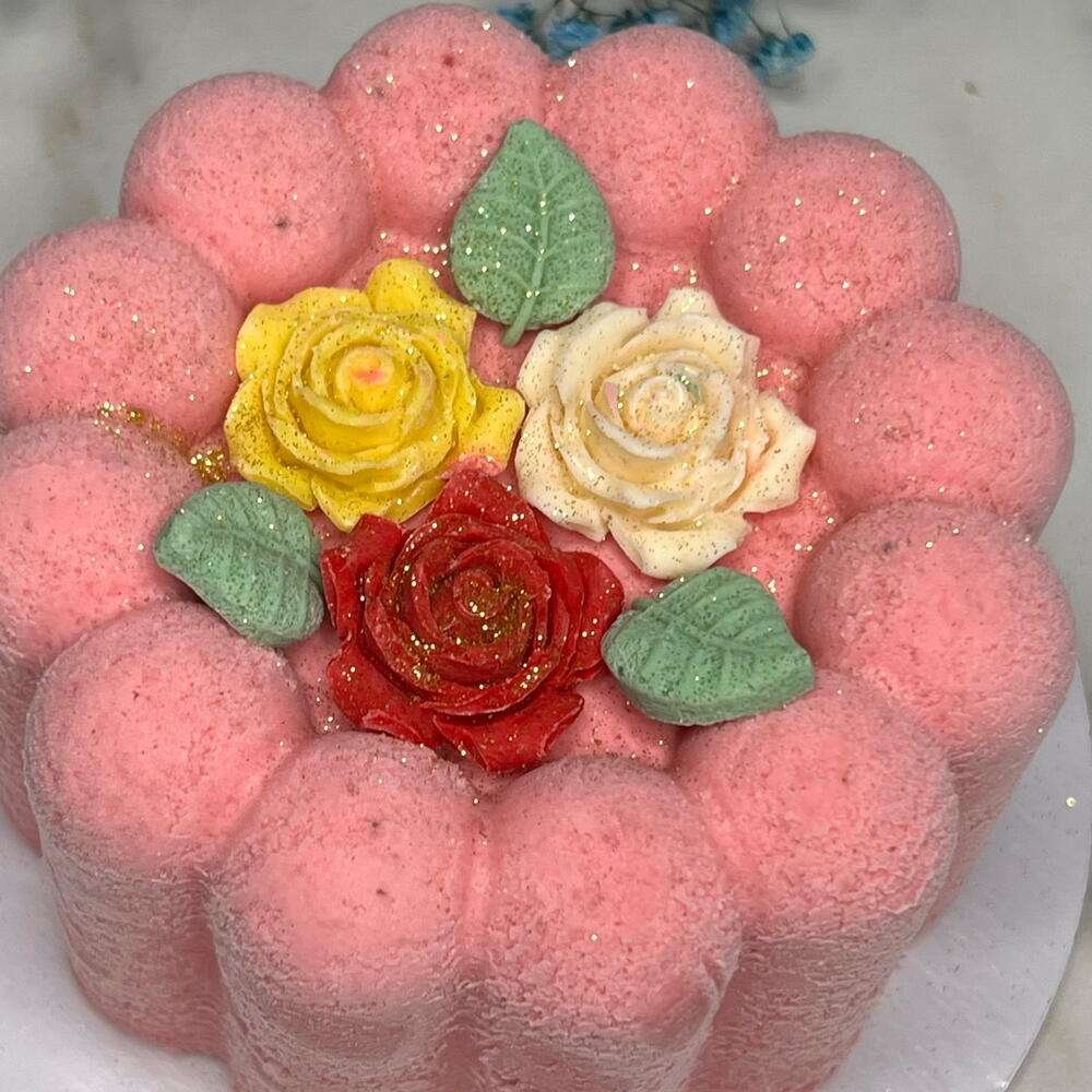 Бенто торт клубника/ мята/ лайм. Цветы доя любимой