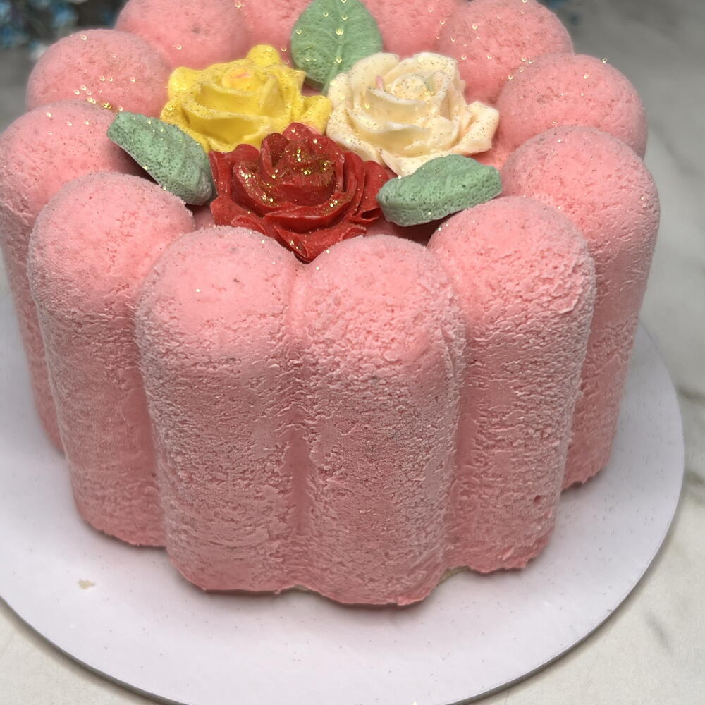 Бенто торт клубника/ мята/ лайм. Цветы доя любимой