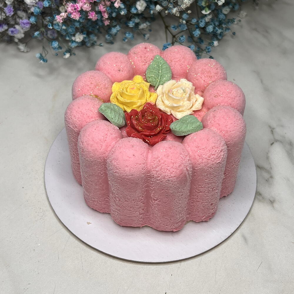 Бенто торт клубника/ мята/ лайм. Цветы доя любимой