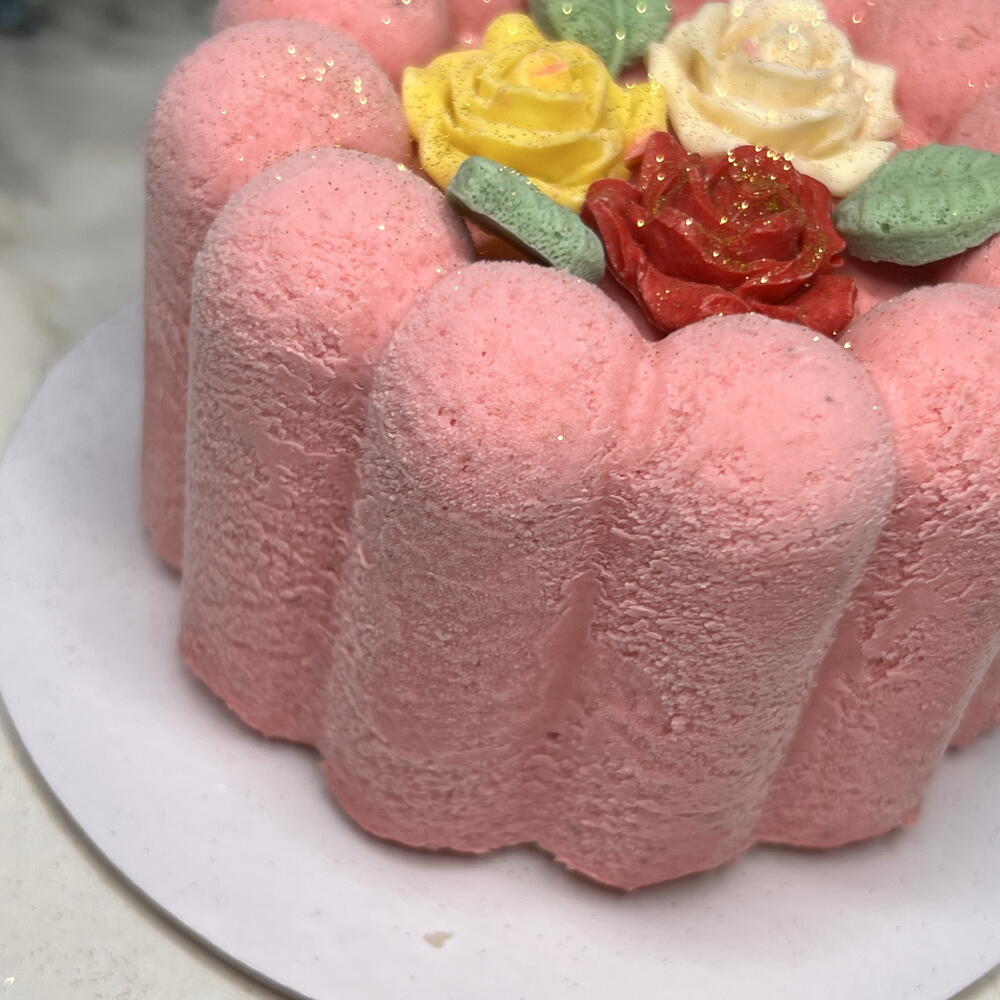 Бенто торт клубника/ мята/ лайм. Цветы доя любимой